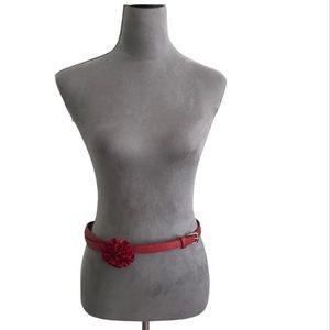 Flower appliqué fashion belt. Red